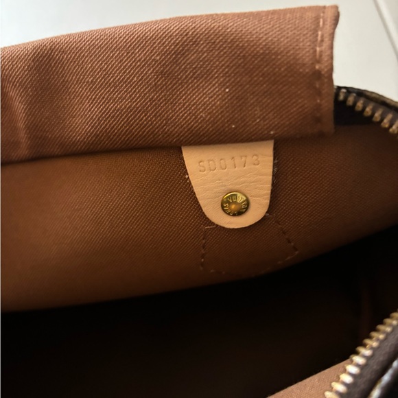AUTHENTIC Louis Vuitton Speedy 35 Monogram Handbag. - Picture 7 of 12